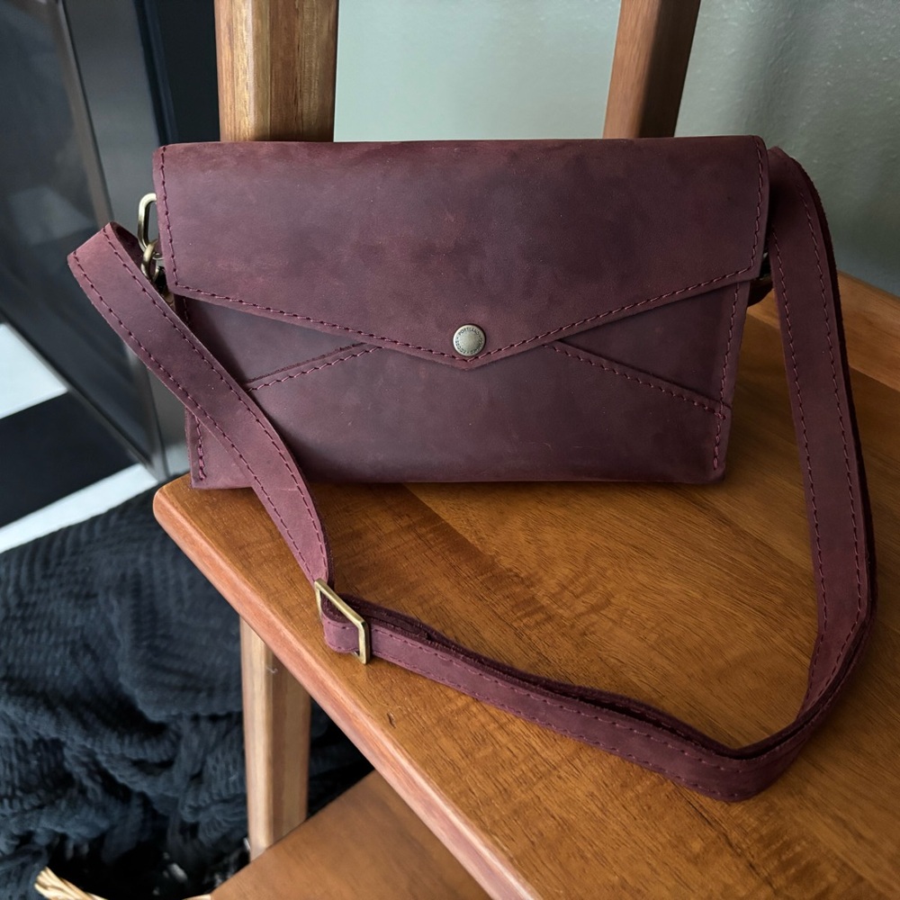 Portland Leather Goods ENVELOPE CONVERTIBLE CROSSBODY
